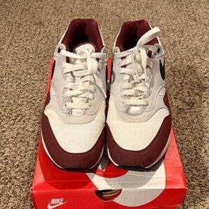 Nike Men's Sneakers in White and Maroon